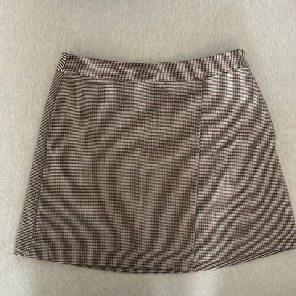 Houndstooth pattered mini skirt